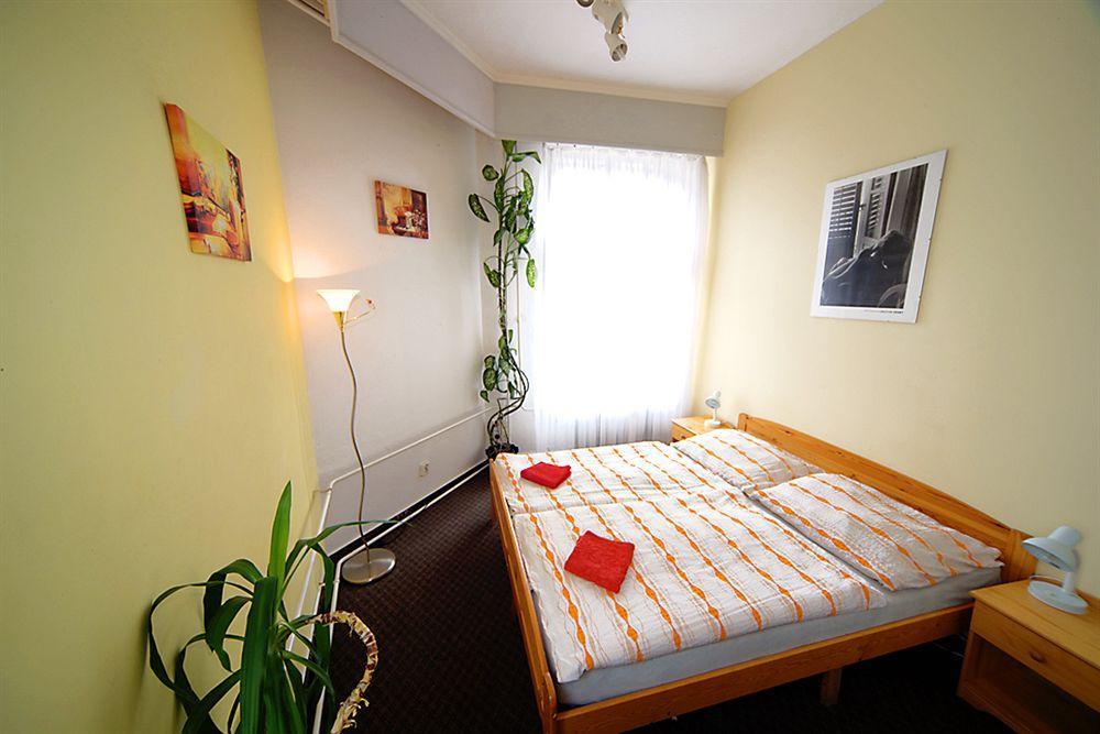 Hostel Homer - Old Town Square Прага Экстерьер фото