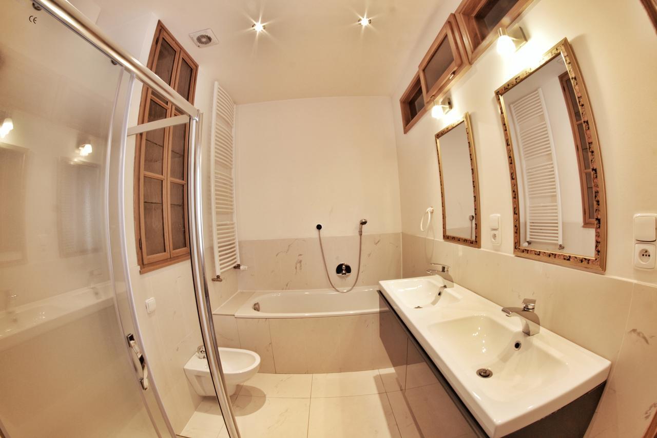 Hostel Homer - Old Town Square Прага Экстерьер фото