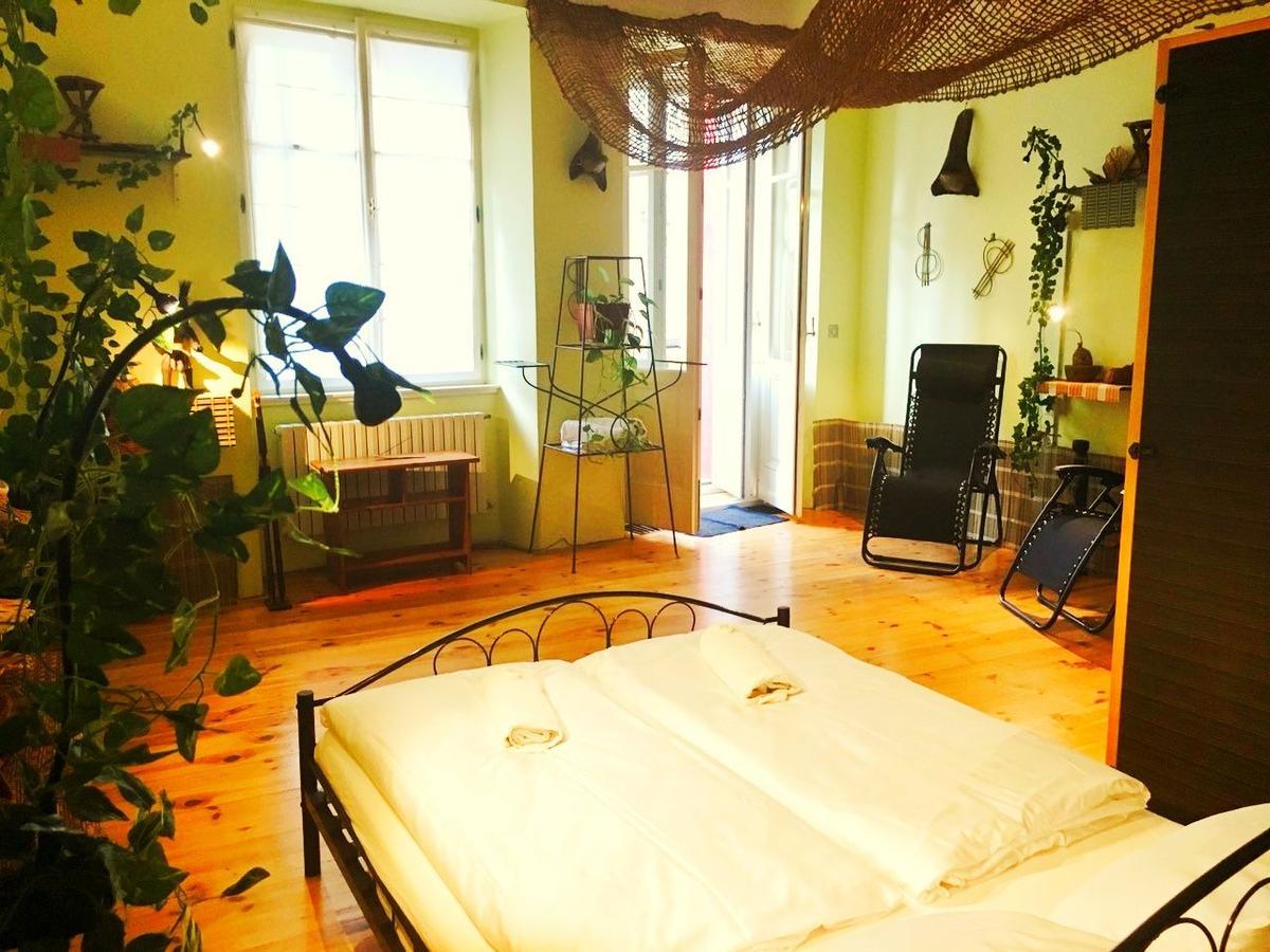 Hostel Homer - Old Town Square Прага Экстерьер фото